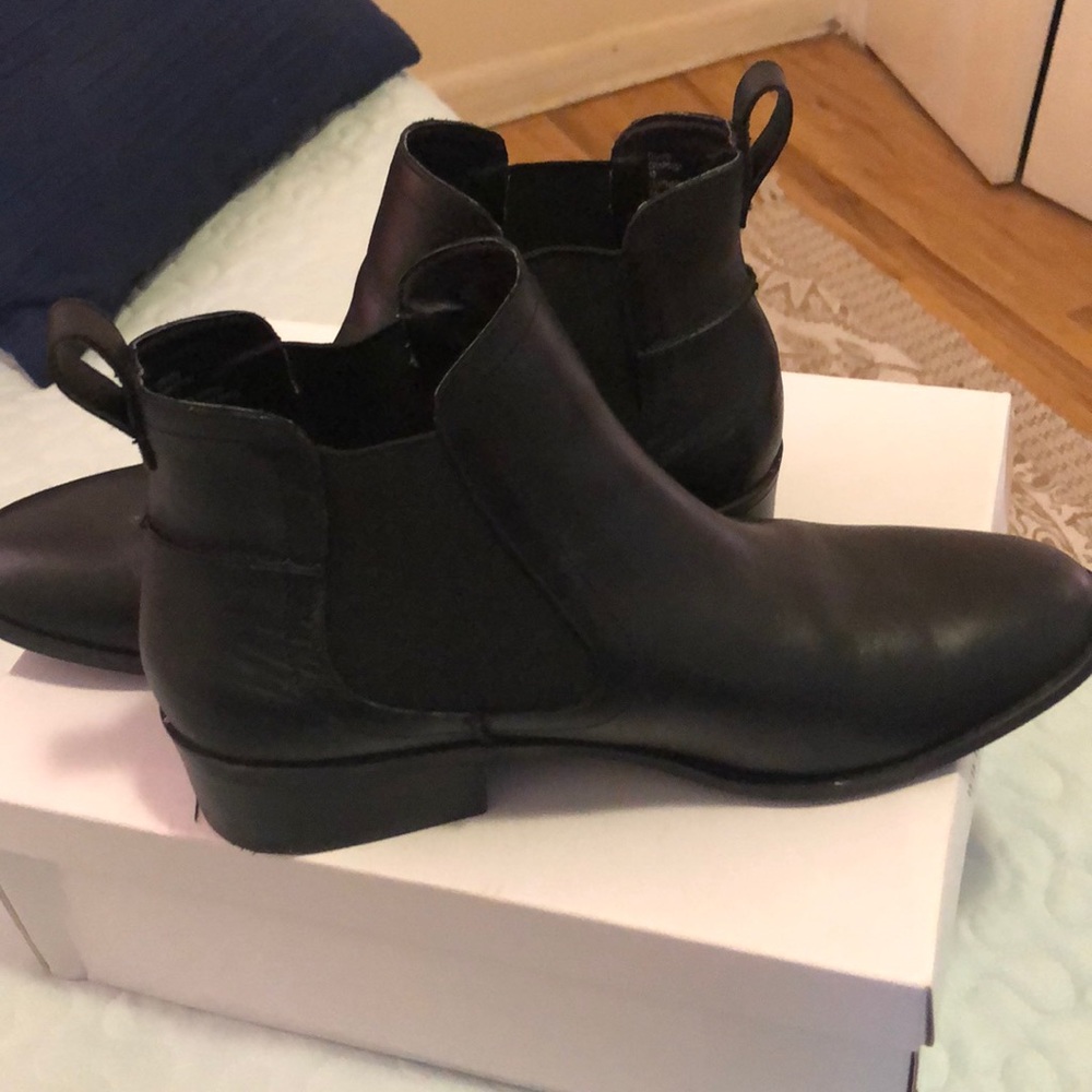 STEVE MADDEN/ DRAPE CHELSEA BOOT